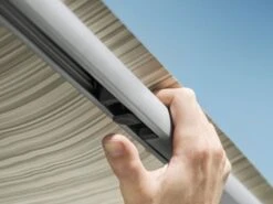 Thule Omnistor 1200 230 Mystic Grey Store étui 13 Thule Omnistor 1200 230 Mystic Grey Store étui -Équipement De Camping thuleomnistor1200 buckle2 3 ecommerce 2 4